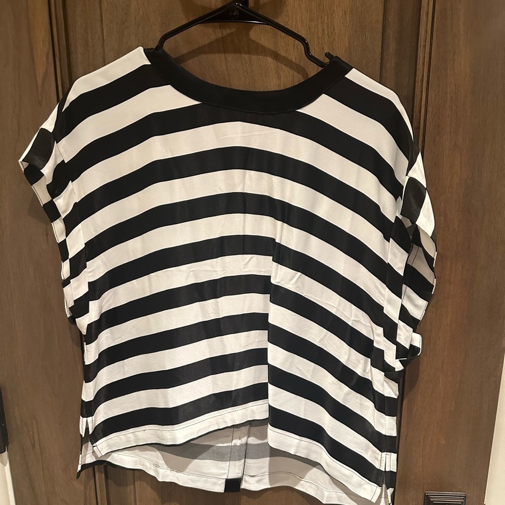 Maeve Bat Wing button back t-shirt